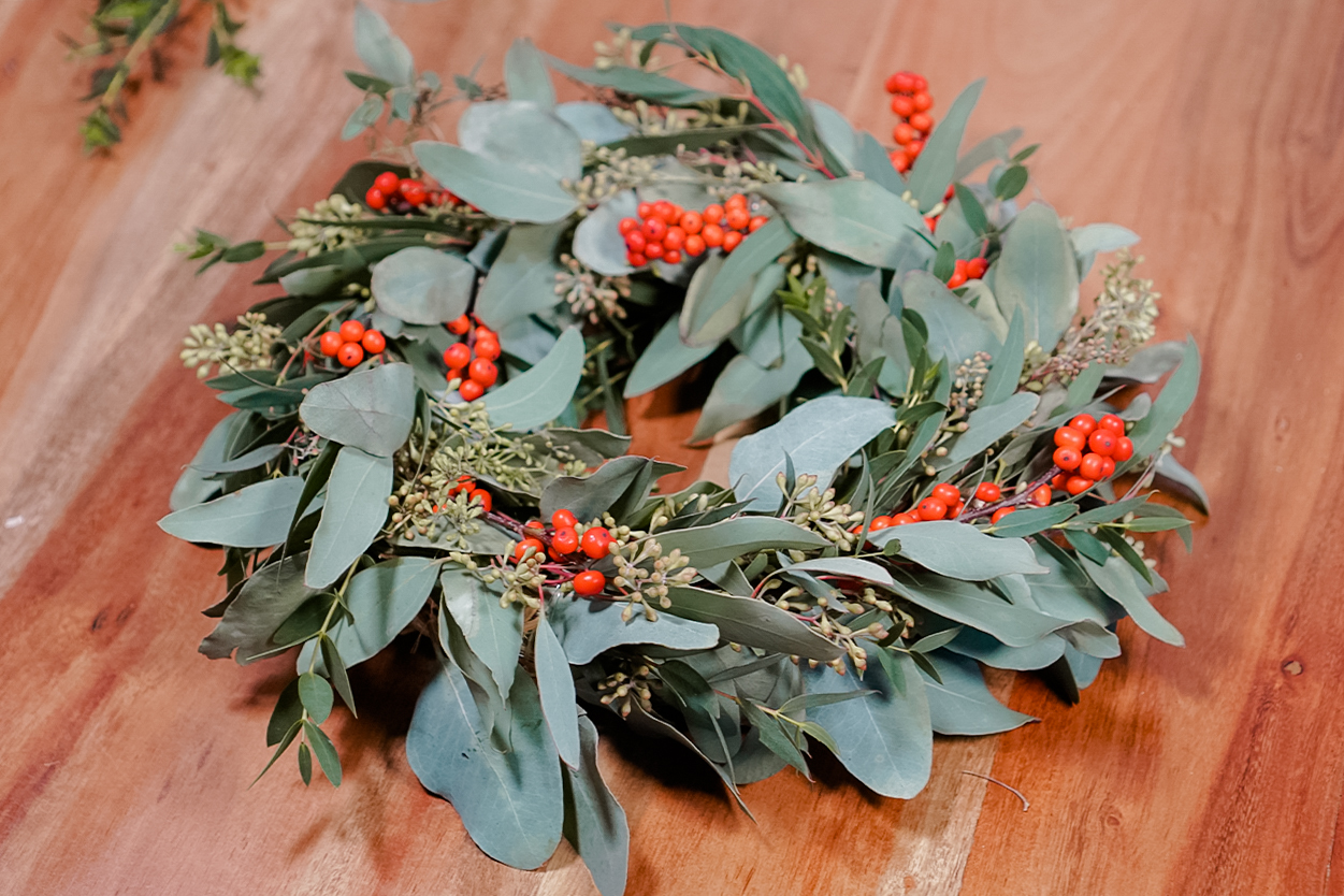 Modern and simple Christmas wreath