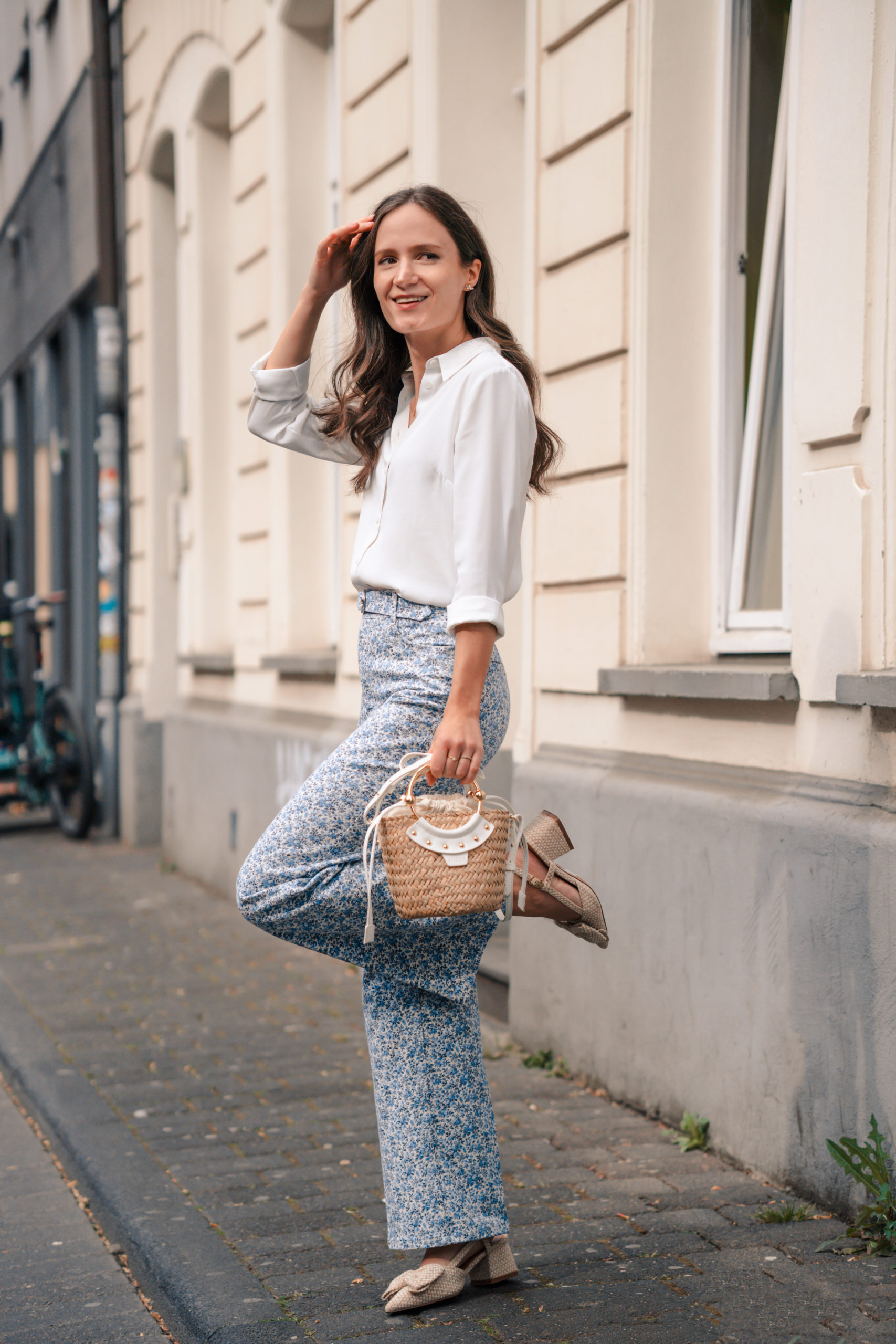 What To Wear With Wide Leg Jeans And Pants How To Style Them 